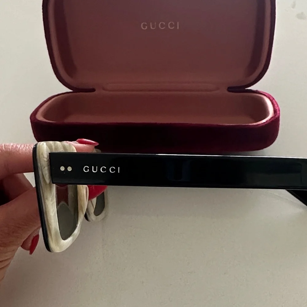 Gucci Black Square Sunglasses with Velvet Case - Picture 3 of 6